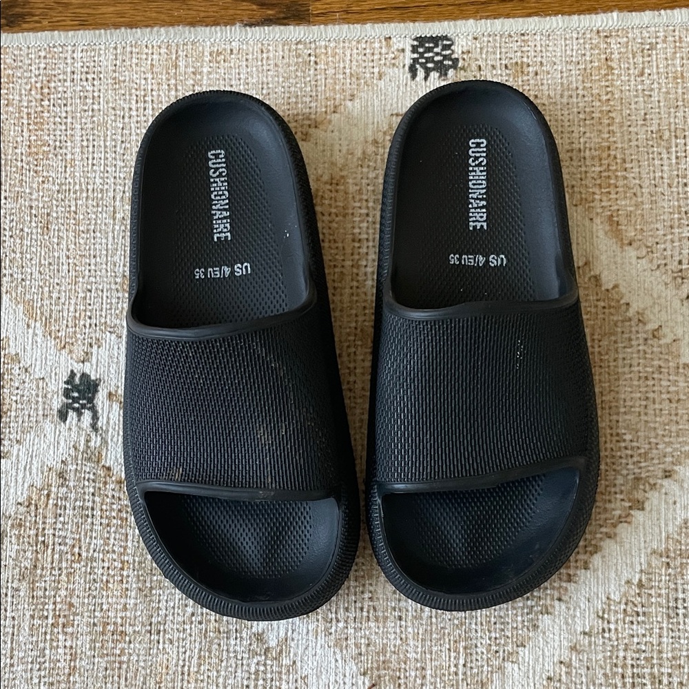 Cushionaire Black Slide Sandals size 5 5 1/2